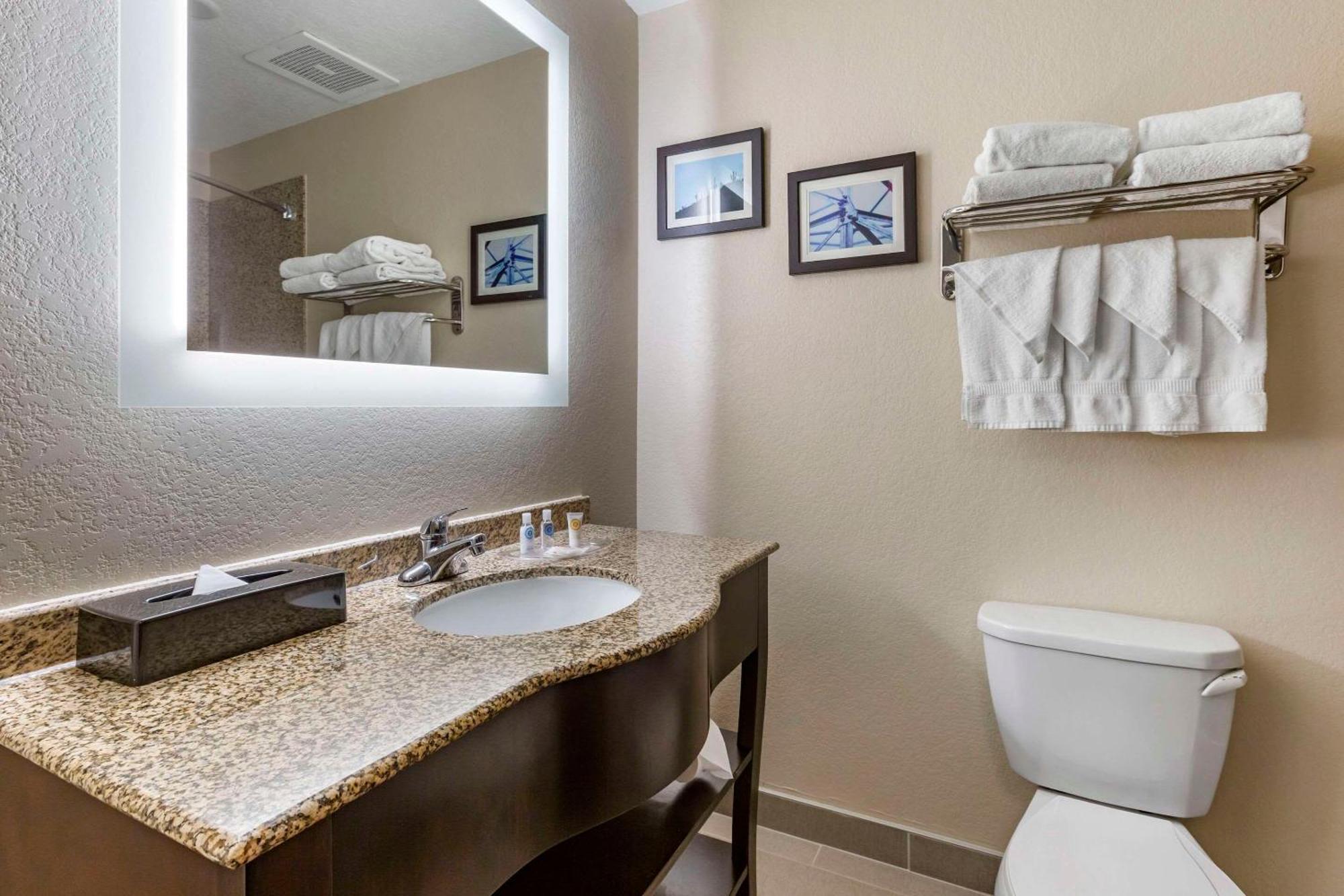 Comfort Phoenix Airport Hotel 3*